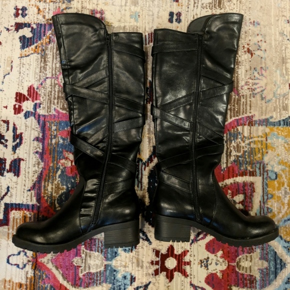 Just-over-the-knee black boots - Picture 3 of 7